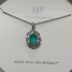 Elegant Silver Necklace with Green Gemstone